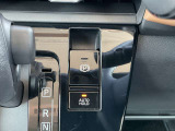 【オートブレーキホールド】ブレーキペダルを踏んで停車すると、ブレーキペダルから足を離してもクルマがブレーキ力を維持!! 踏み続けなくていいから足の疲れを緩和します。