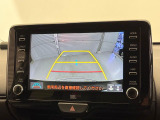 【バックカメラ】駐車時に後方がリアルタイム映像で確認できます。大型商業施設や立体駐車場での駐車時や、夜間のバック時に大活躍!運転スキルに関わらず、今や必須となった装備のひとつです!