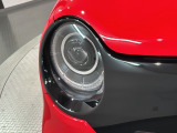 LEDヘッドライトは、点灯の瞬間から最大光量を発揮し、突然暗くなるトンネルなどでの安定感を高めます。