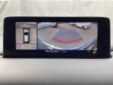 狭い場所での駐車やすれ違いなどでより的確な運転操作に役立つ360&deg;ビューモニターが装備されています。