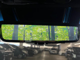【デジタルインナーミラー】後席の大きな荷物や同乗者で後方が確認しづらい時でも安心!カメラが撮影した車両後方の映像をルームミラー内に表示。クリアな視界で状況の確認が可能です!