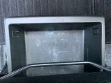 助手席下には、引き出し式トレイ