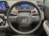 【純正革巻きステアリング】上質な革を使用することで、手にしっかり馴染みとても運転しやすいハンドルです♪