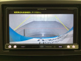 バックでの車庫入れも安心です! リアカメラが付いているバックモニター付のナビを装備しております。操作線もついており距離感も画面から確認できます。
