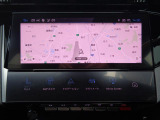 純正コネクテッドナビは常に最新の情報を表示。マップデーターの更新作業などが無く快適に使えます。