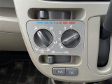 マニュアルエアコン付きのお車になります!適した温度で快適なドライブをお楽しみください♪