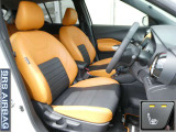 前席は合皮の疲れにくいゼログラビリティシートなっているので、汚れてもすぐにお掃除できます。シートリフターで細かな調整も出来ます。シートヒーターも左右独立で、2段階調整が付いているので快適です