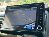 バックモニター装備。画面にて後方の確認が行えるので、バック駐車や車庫入れの際には重宝します。車の運転に慣れない方でも安心のガイドライン表示機能付。