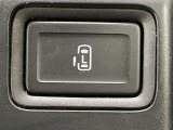 【パワースライドドア】スマートキーや運転席のスイッチでスライドドアの開閉が可能♪電動だから力を入れてドアを開ける必要が無く、小さいお子様でも、重い荷物を持っている時もラクに開け閉めできます♪