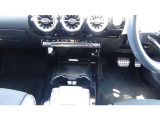 一体感のあるナビは、高級感ある車内を演出してくれます。オーディオ機能も充実しておりますので、運転もより楽しめます♪