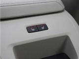 リアシートにもシートヒーターを装備。4席全てで独立した調整が可能です。