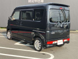 プライバシーガラス。これがあれば後部座席の中が見えにくくなります。