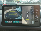 バック駐車が苦手な方や、初めてのお車で不安な方も安心。後方の映像をナビ画面に表示するため、周囲を確認しながらスムーズに駐車できます。