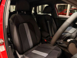 Audiは創業者であるホルヒの「いかなる時代においても第一級の素材を用い、操縦安定性に優れ、さらに進歩的なクルマの製造を目指す」という考え方に則り、こだわり抜かれたインテリアを目指しています。