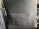 【シートバックポケット】すぐ手に取りたいアイテムをスマートにしまっておけます。限られた空間を有効に活用でき、長距離のドライブでも車内を清潔感のある落ち着いた状態に保ってくれる実用的な機能です。