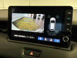 リバースギアに入れるだけで後方の表示へ切り替わります。夜間や雨の日の駐車も楽になりますよ。