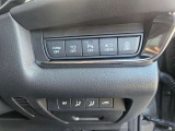【2Wayドライビングポジションメモリー機能】お二人のシートパターンを記憶することができますので、運転時はボタン一つでシート調節できますね。