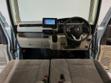 【前方視界】開放的な前方視界!運転がしやすく疲れにくいです♪窓が大きく、見通しがとっても良いおクルマですよ♪