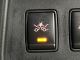 【エマージェンシーブレーキ】走行中に前方の車両等を認識し、衝突しそうな時は警報とブレーキで衝突回避と被害軽減をアシスト。より安全にドライブをお楽しみいただけます。