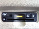 ■【ETC車載器】が装備されています。セットアップをしてお渡しとなり、ETCカードを差し込むだけで高速道路の利用が可能です。