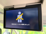 【フリップダウンモニター】大画面モニターで後席でもエンタメをお楽しみいただけます。小さなお子様にも大人気の装備です♪