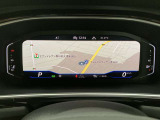 運転中も見やすいメーター内ナビ表示をご確認ください。