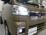 LEDヘッドライトです。デザイン性がよくとても明るいので、夜間の走行や悪天候でも安心です。しかも長寿命!