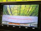 【バックカメラ】駐車時に後方がリアルタイム映像で確認できます。大型商業施設や立体駐車場での駐車時や、夜間のバック時に大活躍!運転スキルに関わらず、今や必須となった装備のひとつです!