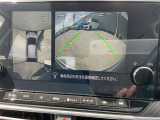 アラウンドビューモニターは、4箇所のカメラで真上から車を見たようにモニターで確認ができる日産の自慢の装備です。是非実際の車で体感してみてください。