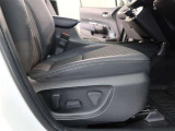 パワーシート搭載。微妙な調整が手軽にでき、ピッタリなポジションで運転することが可能です。