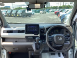 この度は、当店のお車をご覧いただきまして誠にありがとうございます。当店では全国販売・納車も行っております。県によって陸送費用は異なりますのでお気軽にお問い合わせください。