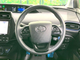 インテリアに合わせたデザインのステアリングは、運転される方のことも考え、運転しやすい形状、大きさです。是非一度、実際に触ってお確かめください。