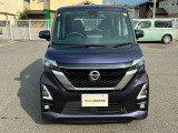 日産のブランドを象徴するVモーショングリルです。