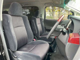 運転席も広々としており運転しやすい環境を実現しています☆
