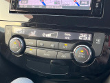 【左右独立型フルオートエアコン】運転席と助手席でそれぞれお好みの温度に設定可能。同乗者にも配慮した、快適な空調をお届け致します。