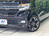 【シーケンシャルターンランプ付きLEDヘッドライト】人気の『流れるウィンカー』付きのLEDヘッドライトを装備♪高級感はもちろん、点灯時は存在感たっぷりで他車からも認識されやすく安心です。