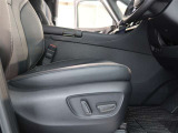 パワーシート搭載。微妙な調整が手軽にでき、ピッタリなポジションで運転することが可能です。