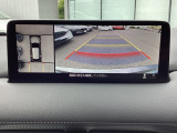 狭い場所での駐車やすれ違いなどでより的確な運転操作に役立つ360&deg;ビューモニターが装備されています。