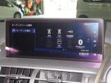 ナビゲーションは純正10インチメモリーナビを装着しております。AM、FM、CD、DVD再生、Bluetooth、音楽録音再生、フルセグTVがご使用いただけます。初めて訪れた場所でも安心ですね!