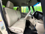 運転席シート廻りは使用感も少なく、良好な状態となっています。丁寧に使われていたことがよくわかりますね。