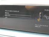 BSMは、車線変更時における運転者の後方確認を支援するシステムです。自車の後方から接近する車両を検知すると、接近表示灯(ミラーに設置)         と警報音で運転者に危険を知らせます。
