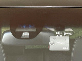 【シティブレーキアクティブシステム】低速走行中に前方の車両等を認識し、衝突しそうな時は警報とブレーキで衝突回避と被害軽減をアシスト。より安全にドライブをお楽しみいただけます。