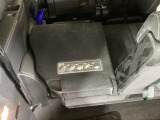 リアシートは簡単に倒すことができるので、ラゲッジルームも広がります。