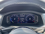 液晶式メーター「アクティブインフォディスプレイ」を装備、ナビゲーション画面のほか必要な多くの情報が大画面に表示され、快適なドライブに役立つアイテムです。