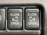 【両側パワースライドドア】スマートキーや運転席のスイッチで後席両側スライドドアの開閉が可能♪電動だから力を入れてドアを開ける必要が無く、小さなお子様でも簡単に開け閉めでき快適です♪
