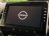 【10型純正ナビ】人気の純正ナビを装備しております。ナビの使いやすさはもちろん、オーディオ機能も充実!キャンプや旅行はもちろん、通勤や買い物など普段のドライブも楽しくなるはず♪
