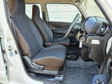 【運転席シート】へたりがちな運転席も大きなへたりがなく、綺麗な状態です。