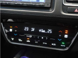 【オートエアコン】温度を設定すれば自動で快適な車内温度を保ちます。エアコン内部の高性能脱臭フィルターで車内のアレルゲンや花粉を除去。