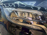 【LEDヘッドランプ】ハロゲンヘッドランプの約2倍の光量でより明るく遠くを照らし、夜間走行時の視認性を高めます。さらに長寿命や、省電力も魅力ですね♪