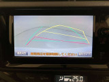 ハンドル操作に連動して、ガイドラインが予想進行先を表示するバックガイドモニター付きです。夜間でも後方の視界が確保出来るので、より安定した運転が行えます。補助装置になりますので目視での確認も大切です。